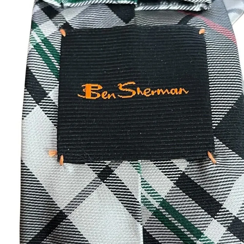Ben Sherman Mens Hand Made 100% Silk Plaid Black Red Green Thin Neck Tie 2.75